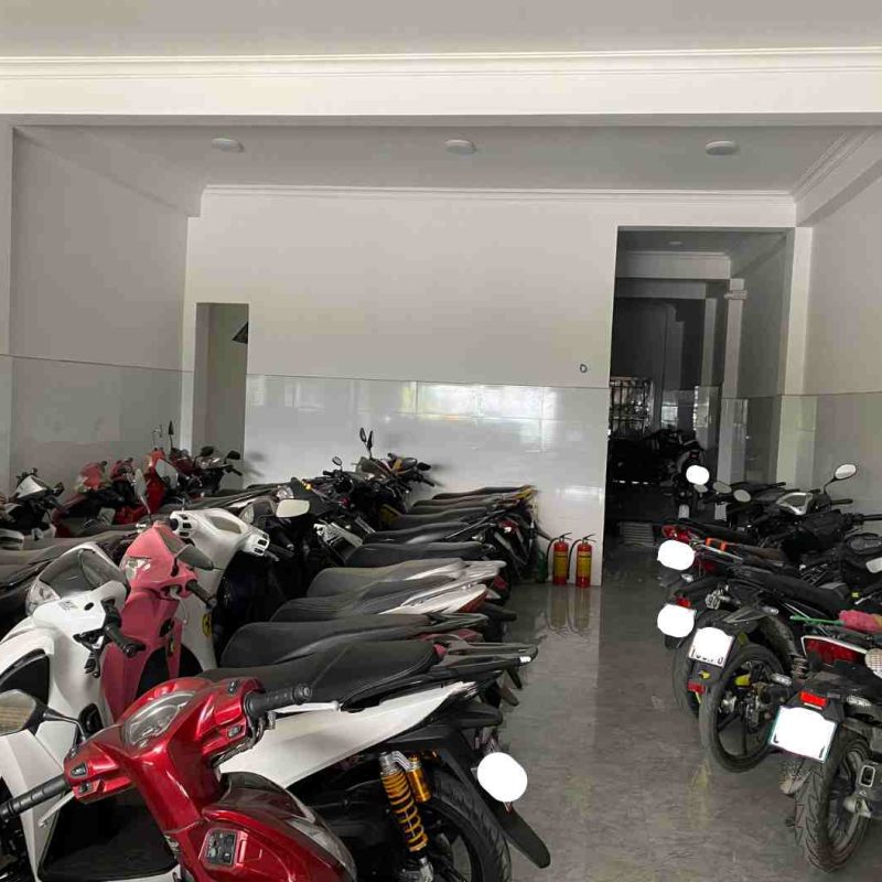 Nhà xe trong nhà, kho bãi để xe hơi có mái che chắn